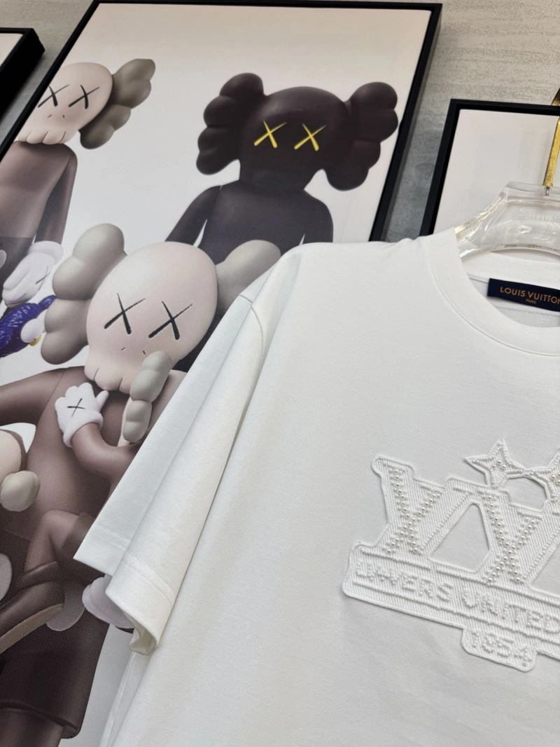 Stylish Louis Vuitton T-Shirts 134778