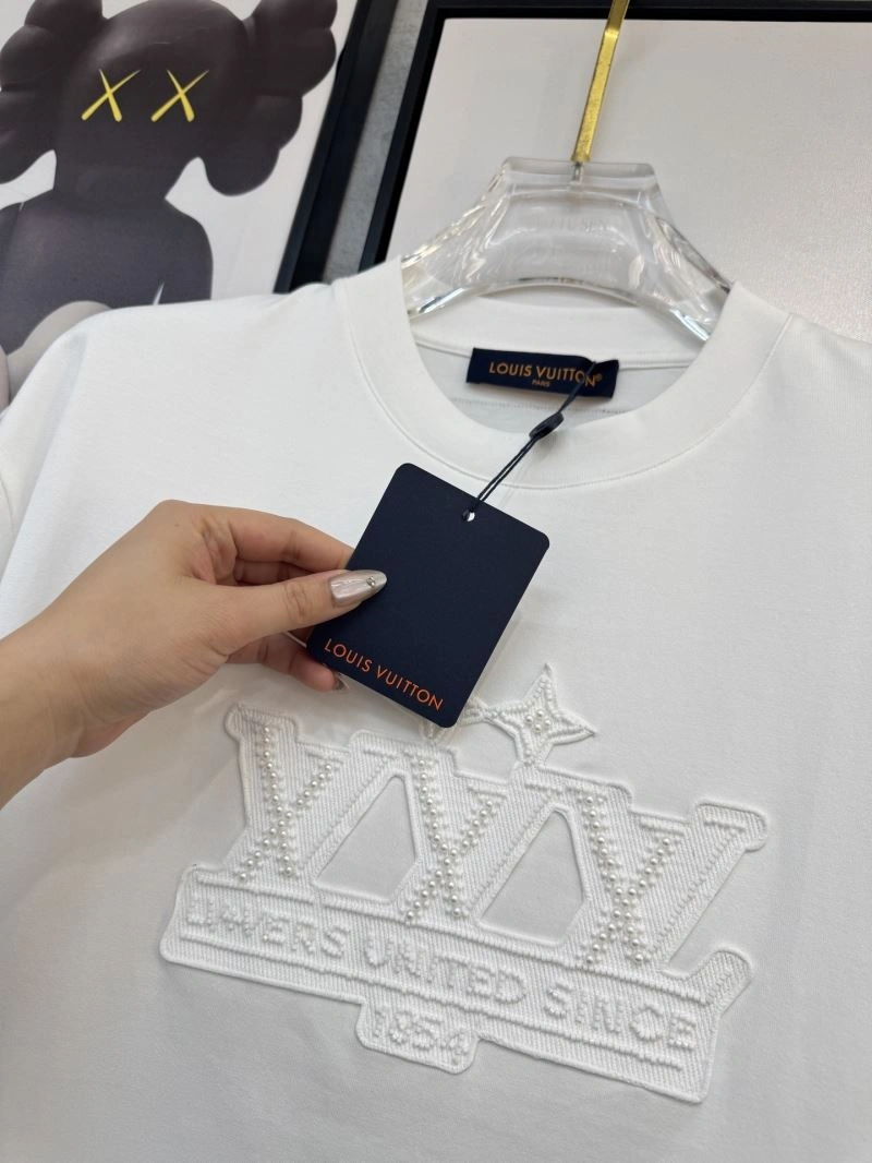 Stylish Louis Vuitton T-Shirts 134778