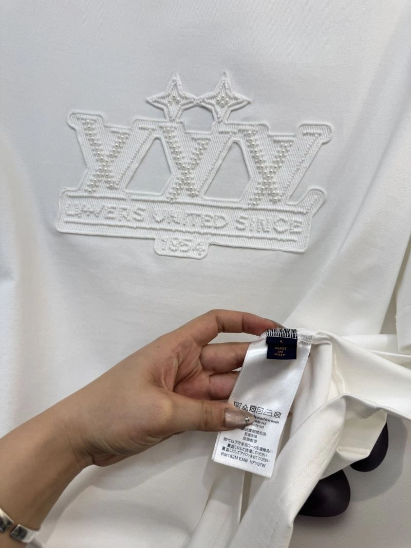 Stylish Louis Vuitton T-Shirts 134778