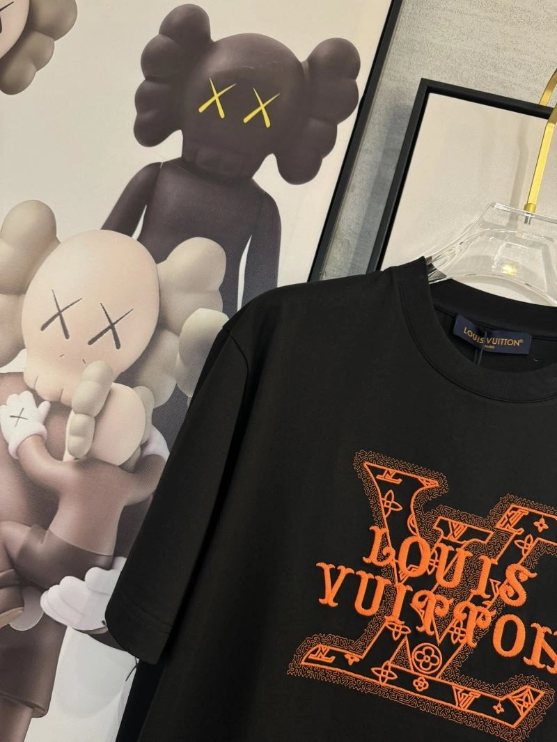 Louis Vuitton T-Shirts Sophisticated 134757