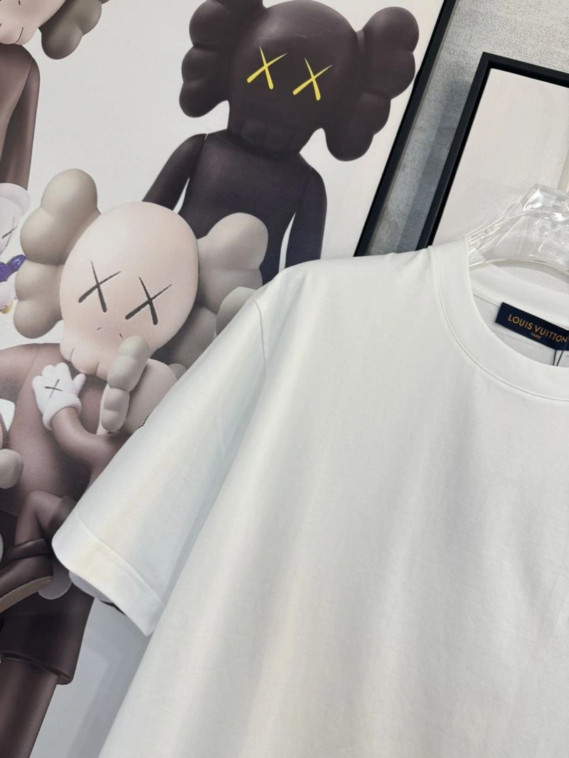 Unisex Louis Vuitton T-Shirts 134754