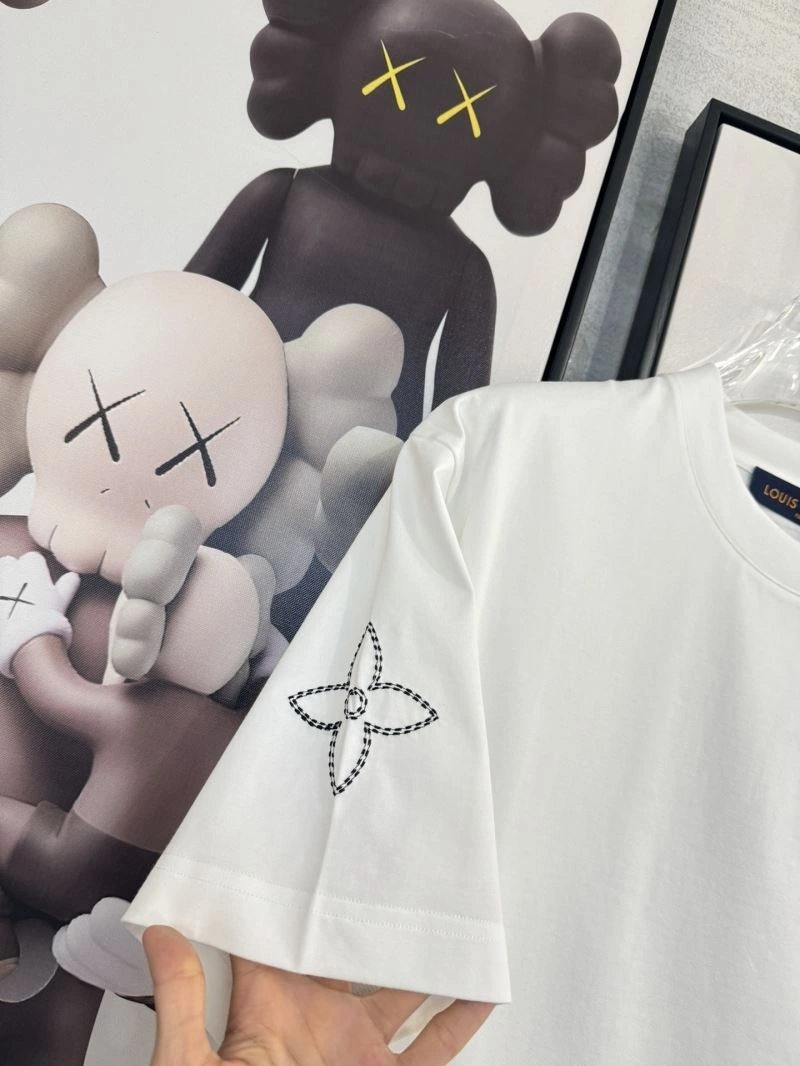 Unisex Louis Vuitton T-Shirts 134754