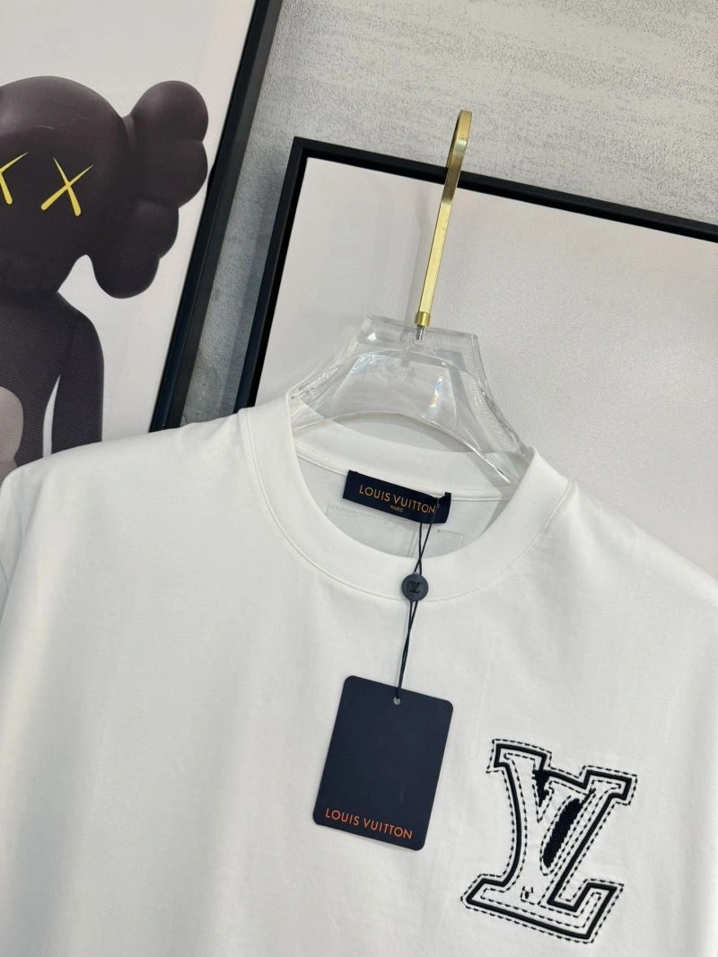 Unisex Louis Vuitton T-Shirts 134754
