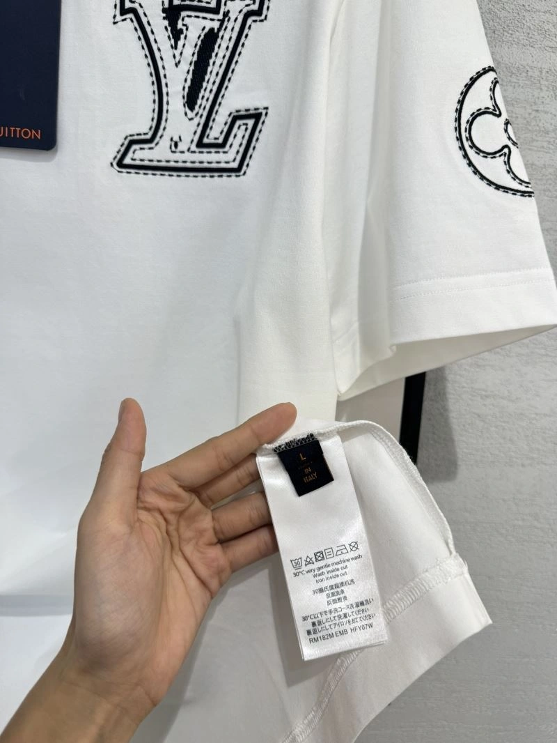 Unisex Louis Vuitton T-Shirts 134754