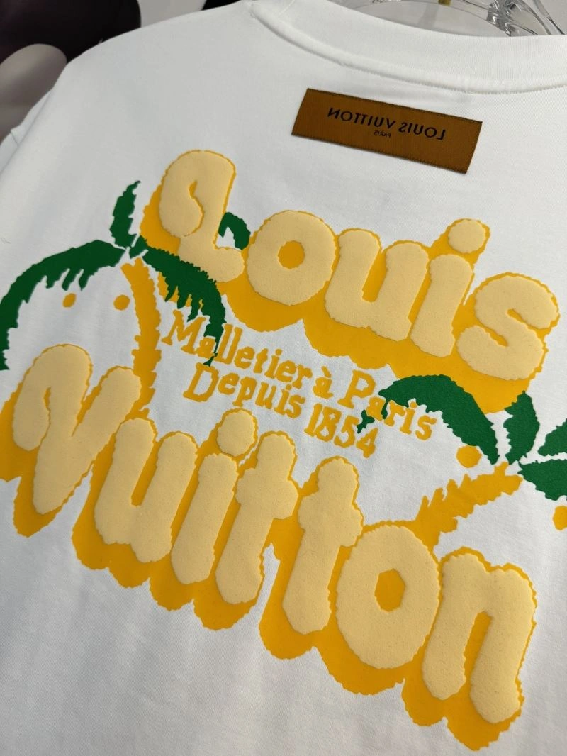Unisex Louis Vuitton T-Shirts 134753