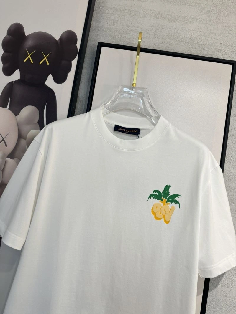 Unisex Louis Vuitton T-Shirts 134753