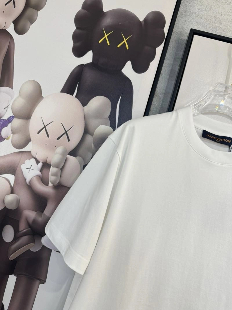 Unisex Louis Vuitton T-Shirts 134753