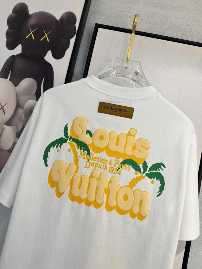 Unisex Louis Vuitton T-Shirts 134753