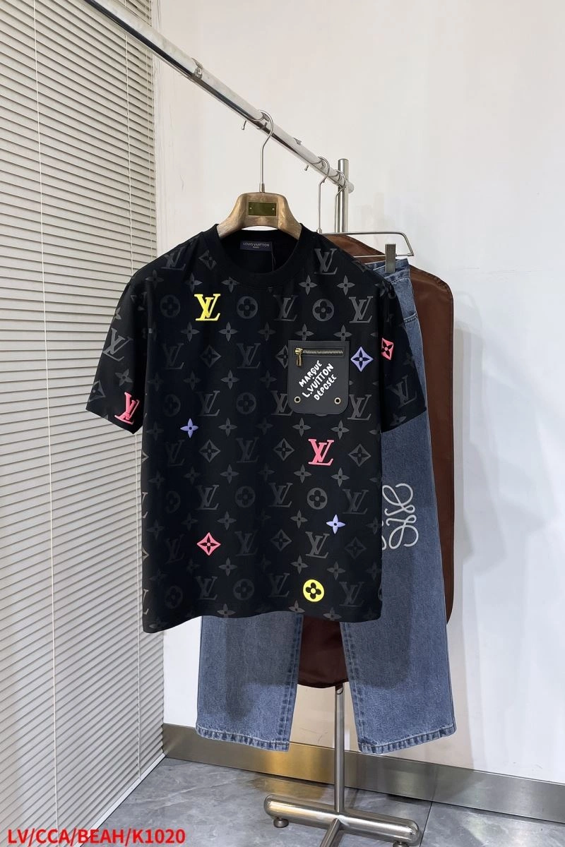 Snug Louis Vuitton T-Shirts 134743