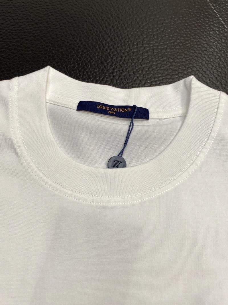 Minimalist Louis Vuitton T-Shirts 134699