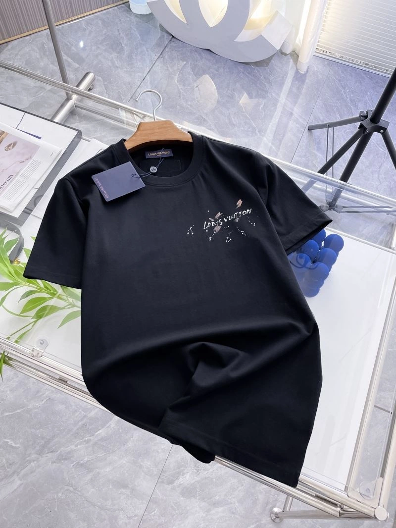 Functional Louis Vuitton T-Shirts 134677