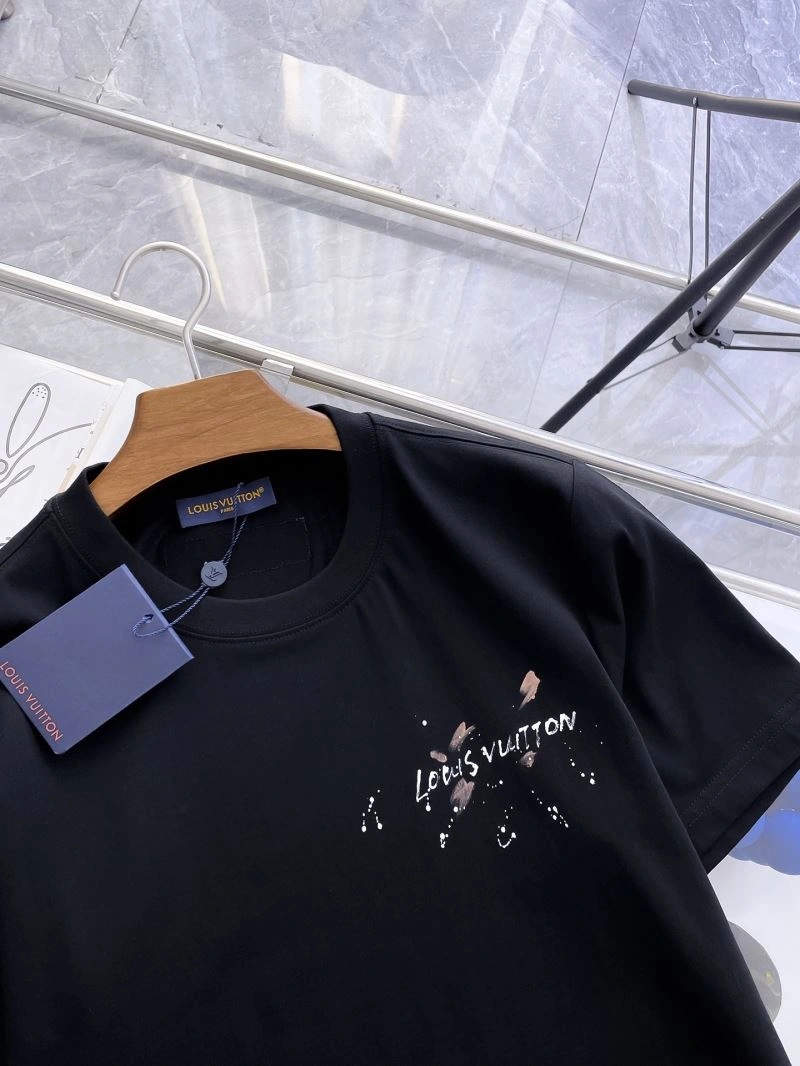 Functional Louis Vuitton T-Shirts 134677