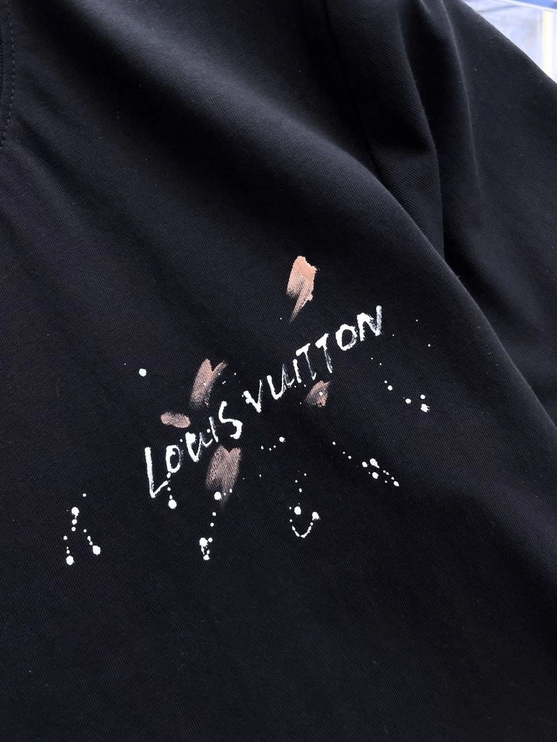 Functional Louis Vuitton T-Shirts 134677