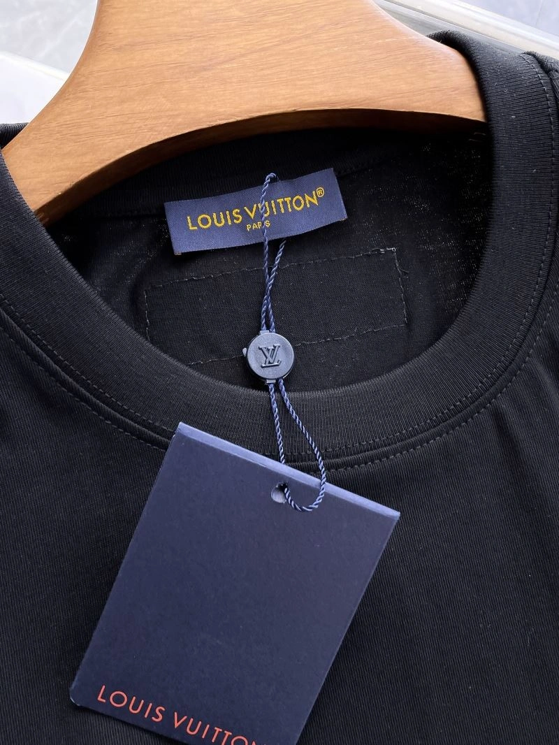 Functional Louis Vuitton T-Shirts 134677