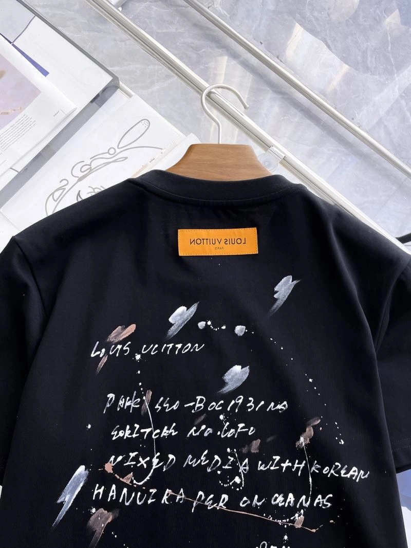 Functional Louis Vuitton T-Shirts 134677