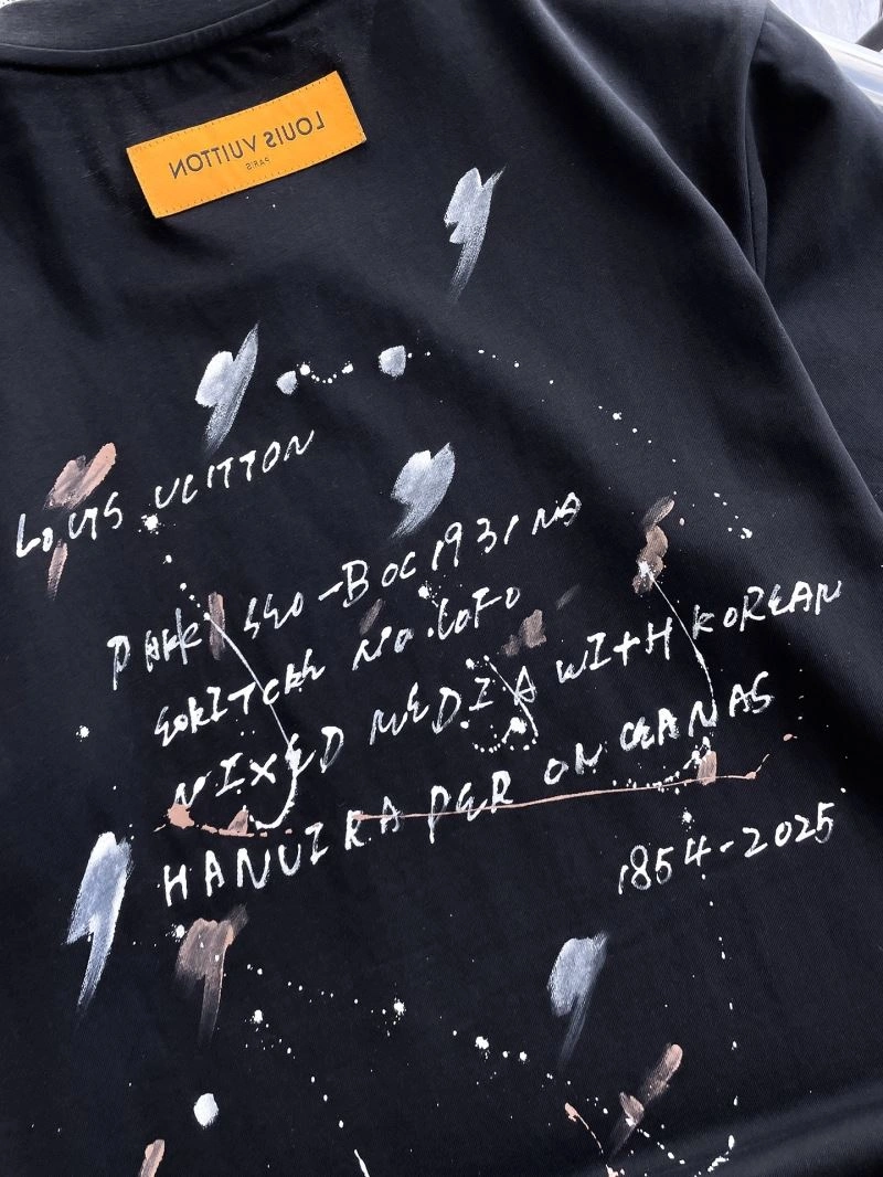 Functional Louis Vuitton T-Shirts 134677