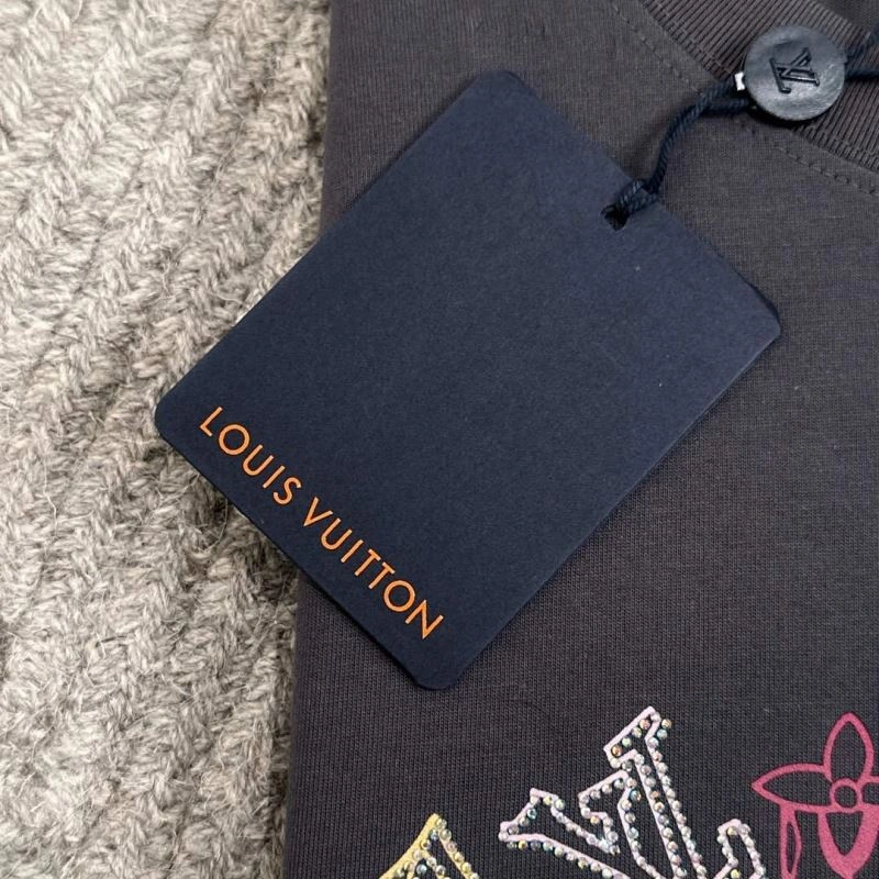 Unisex Louis Vuitton T-Shirts 134655
