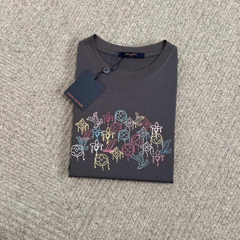 Unisex Louis Vuitton T-Shirts 134655