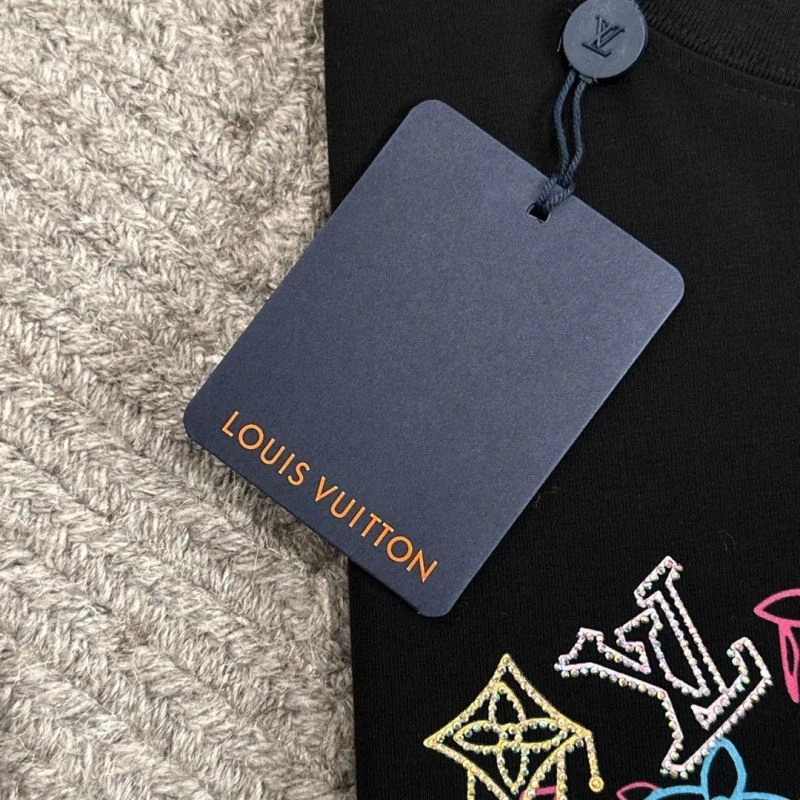 Louis Vuitton T-Shirts Sporty 134649