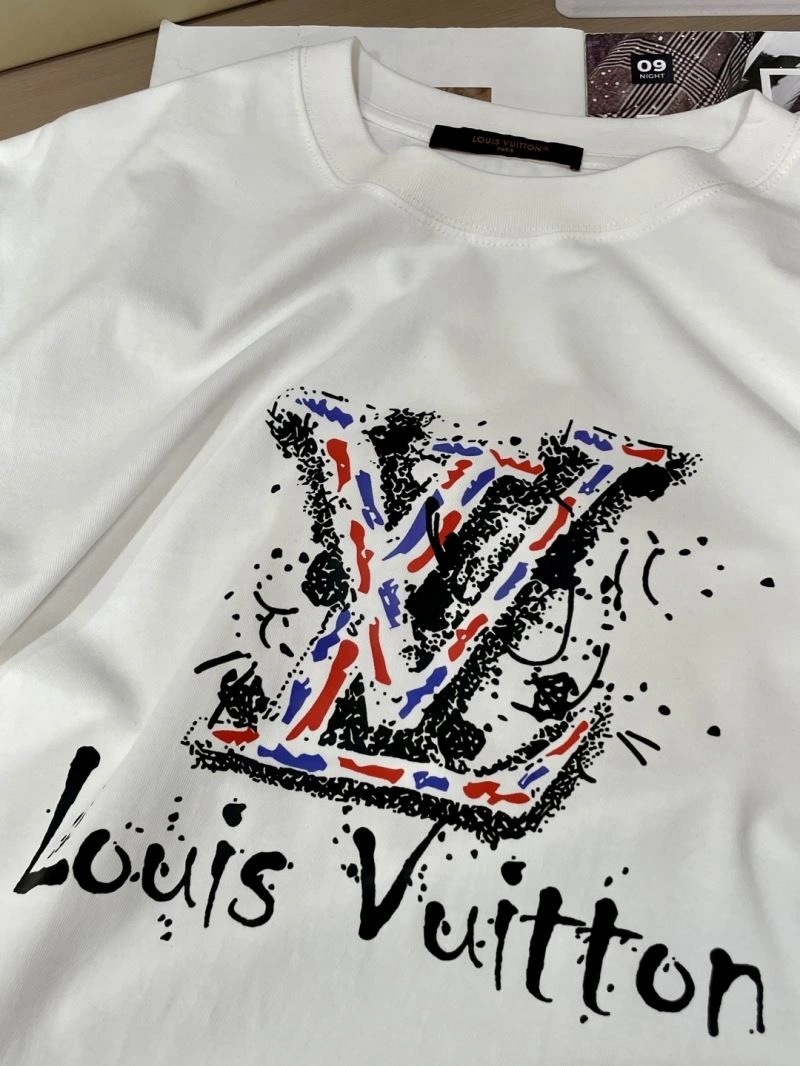 Louis Vuitton T-Shirts Trendsetting 134644