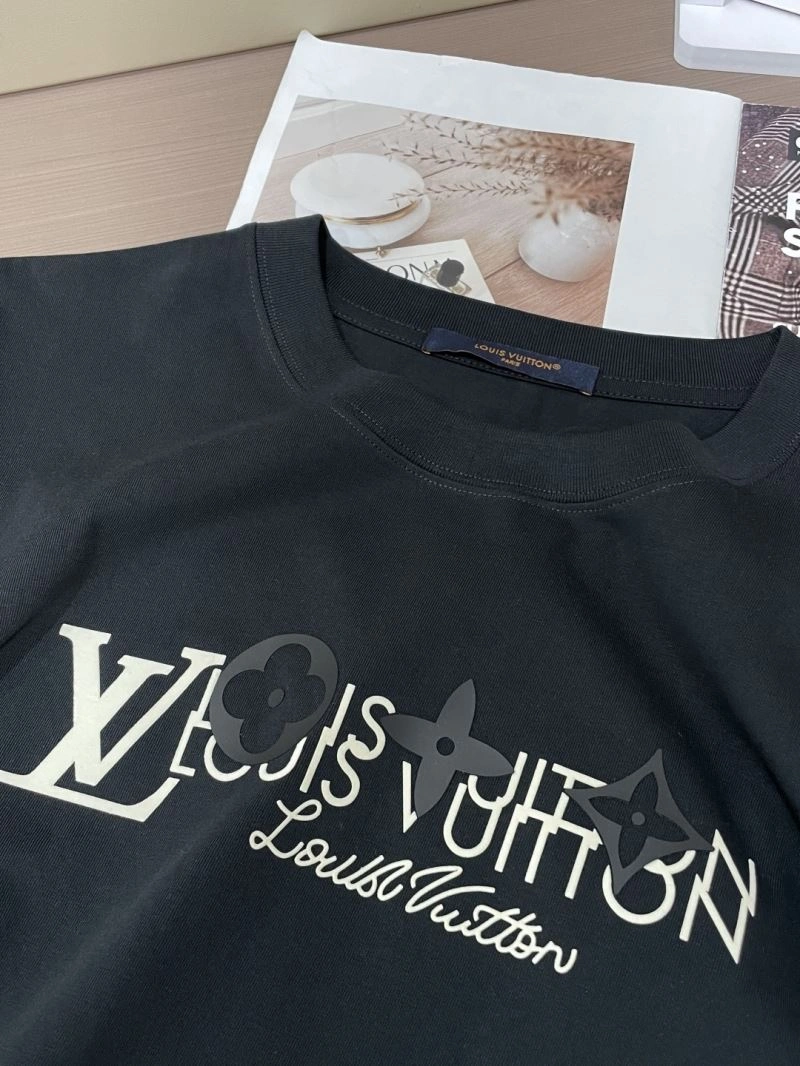Sleek Louis Vuitton T-Shirts 134658