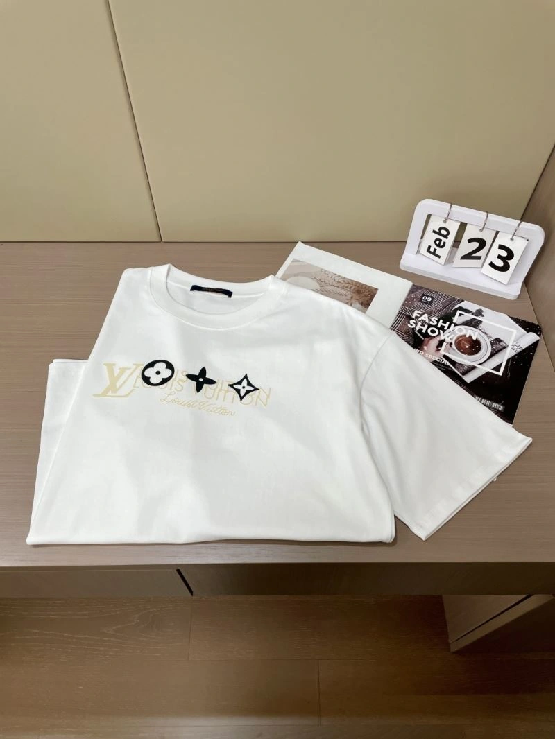 Sleek Louis Vuitton T-Shirts 134658