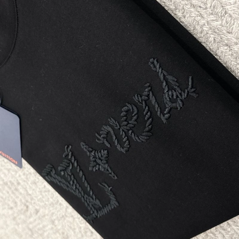 Louis Vuitton T-Shirts Lightweight 134631