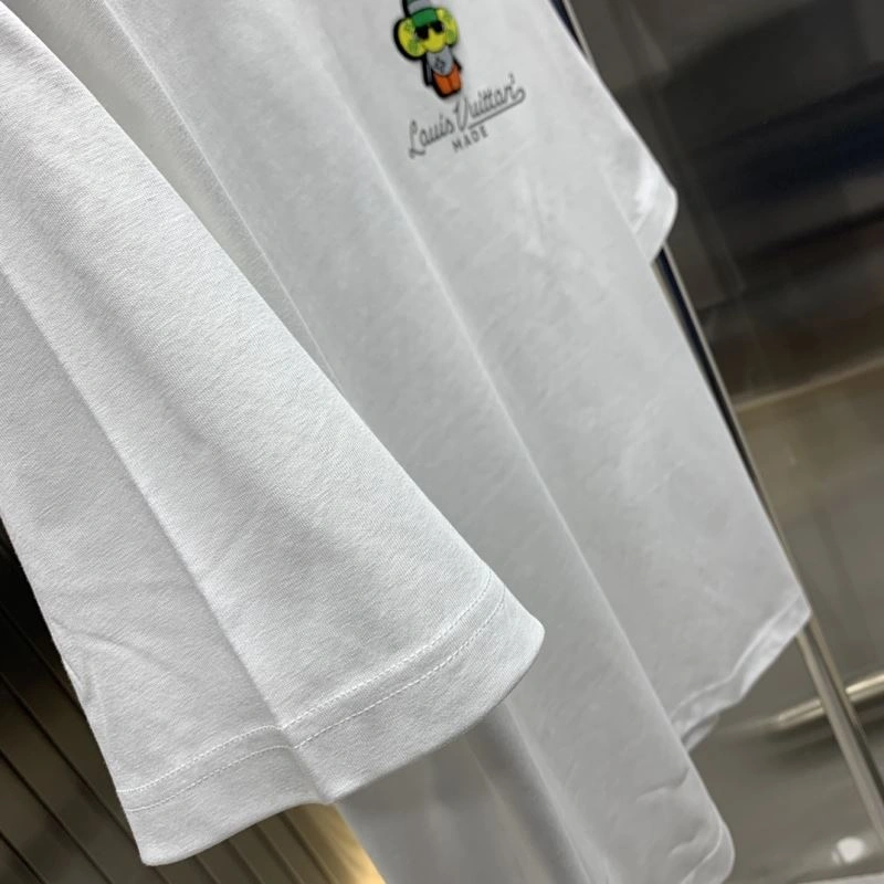 Functional Louis Vuitton T-Shirts 134628
