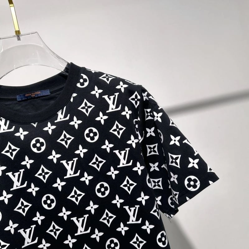 TravelReady Louis Vuitton T-Shirts 134612