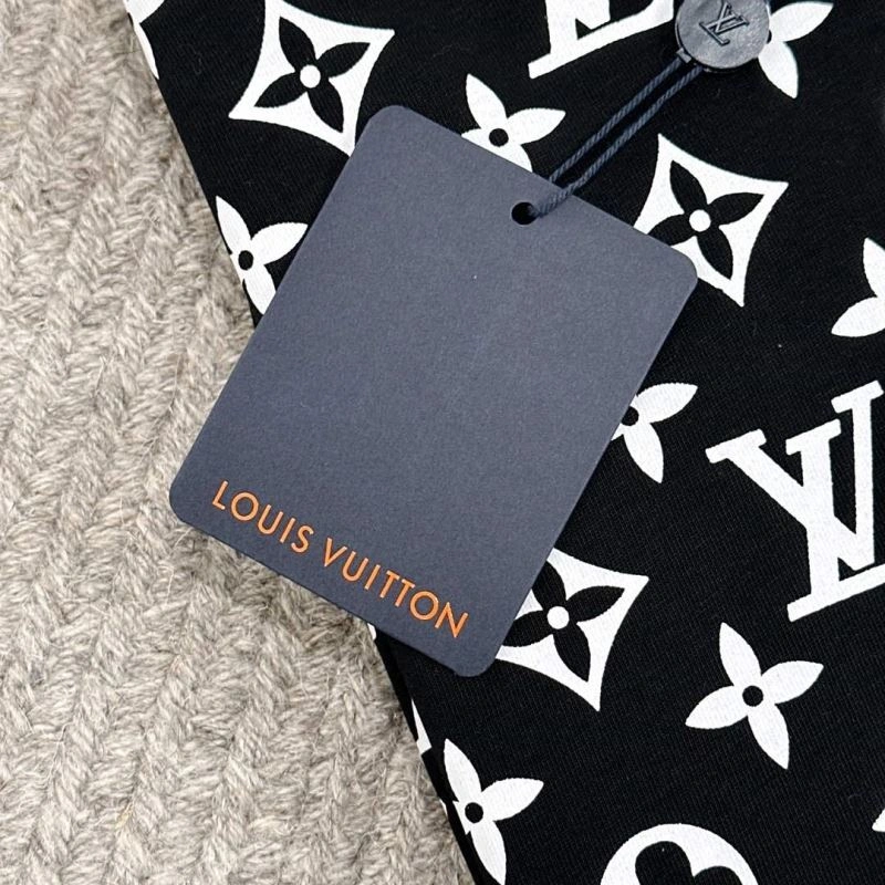 TravelReady Louis Vuitton T-Shirts 134612