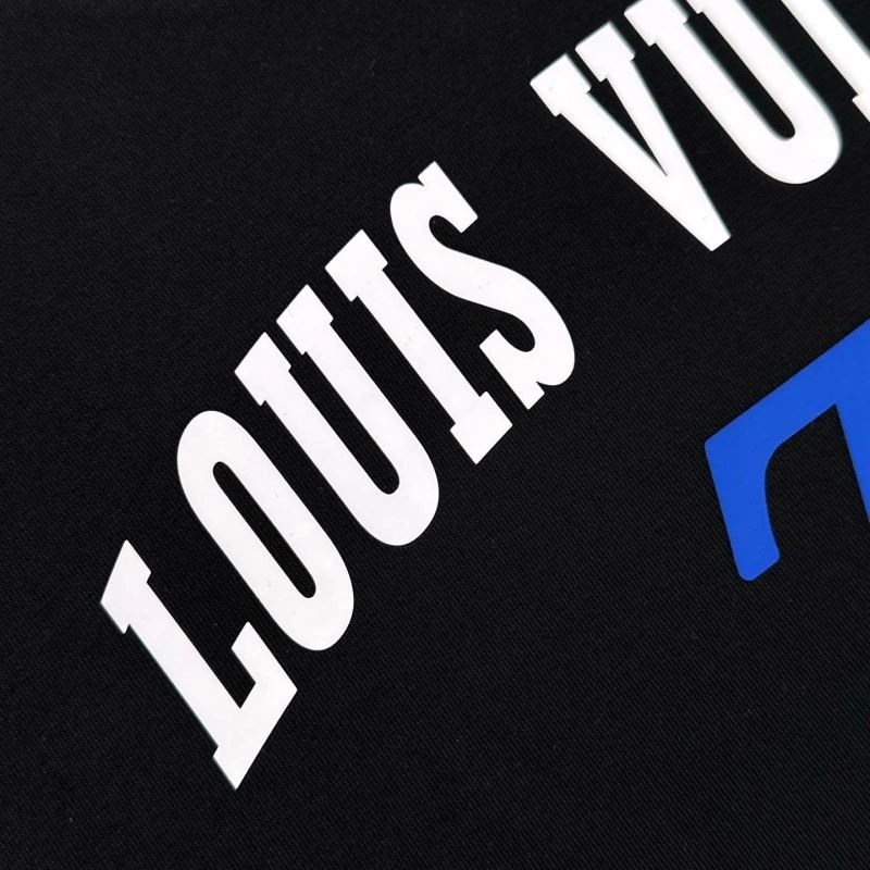 Louis Vuitton T-Shirts UrbanChic 134610