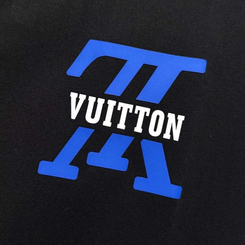 Louis Vuitton T-Shirts UrbanChic 134610