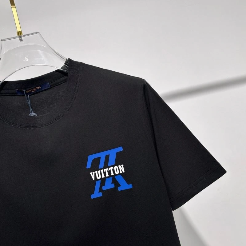 Louis Vuitton T-Shirts UrbanChic 134610