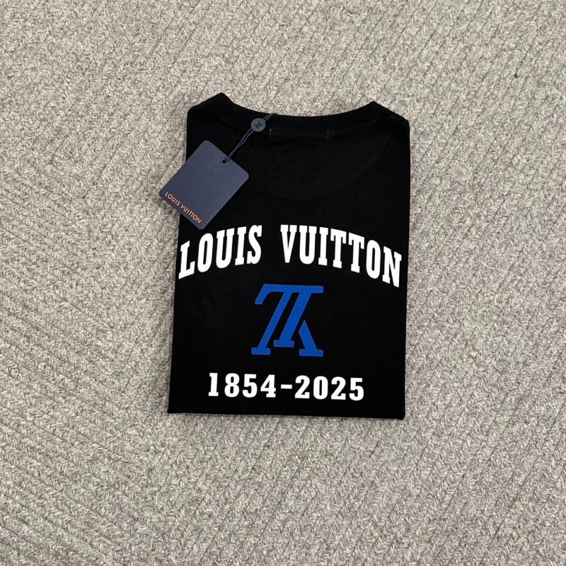 Louis Vuitton T-Shirts UrbanChic 134610