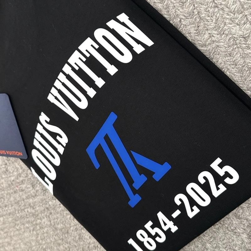 Louis Vuitton T-Shirts UrbanChic 134610