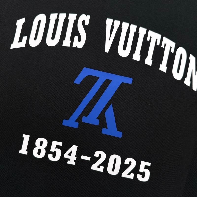 Louis Vuitton T-Shirts UrbanChic 134610
