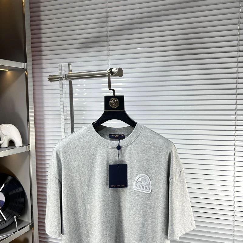 Effortless Louis Vuitton T-Shirts 134621