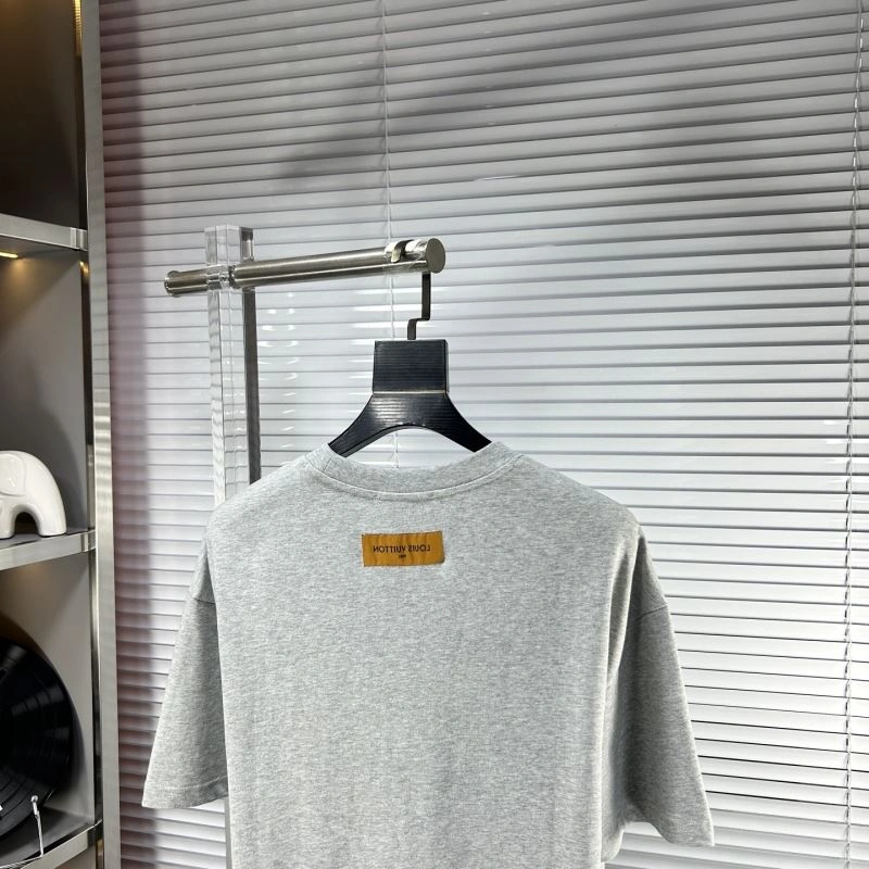 Effortless Louis Vuitton T-Shirts 134621