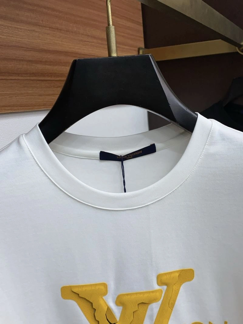 Louis Vuitton T-Shirts Breathable 134607