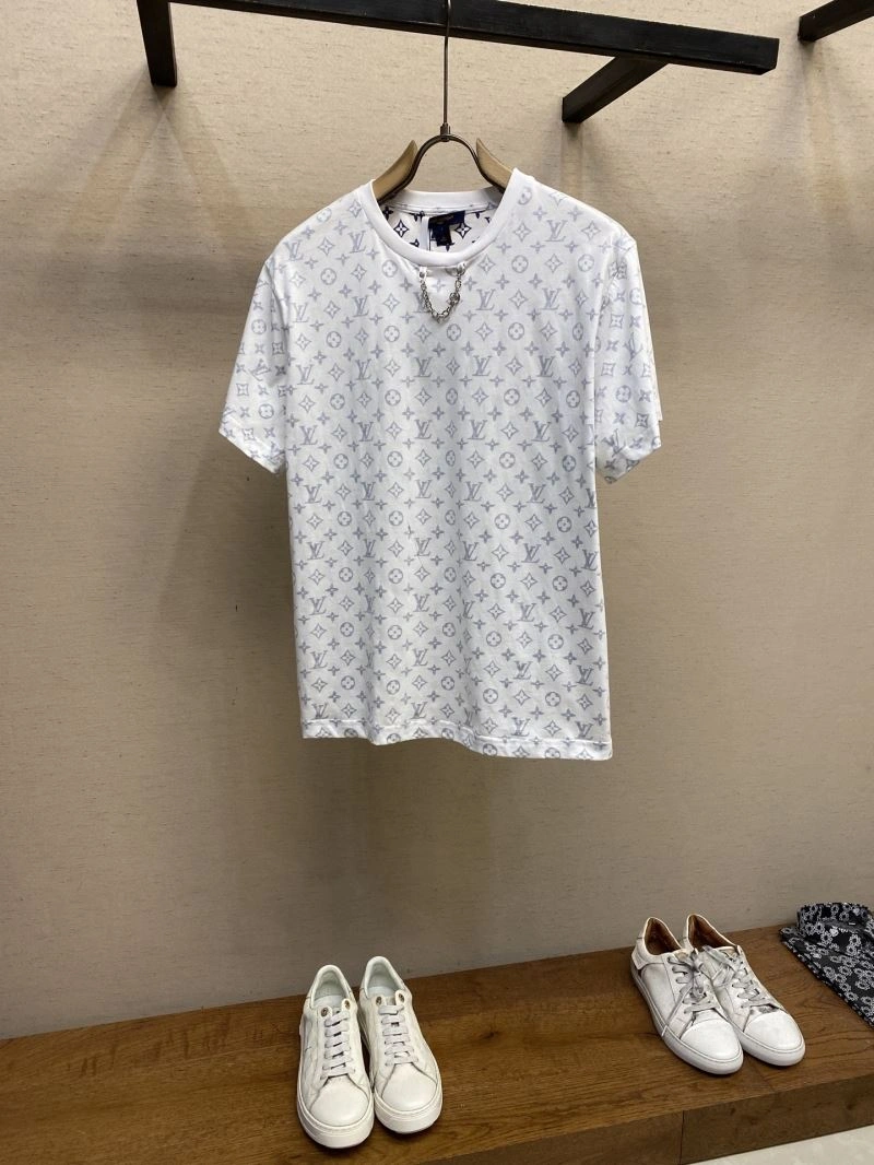 Louis Vuitton T-Shirts UrbanChic 134594