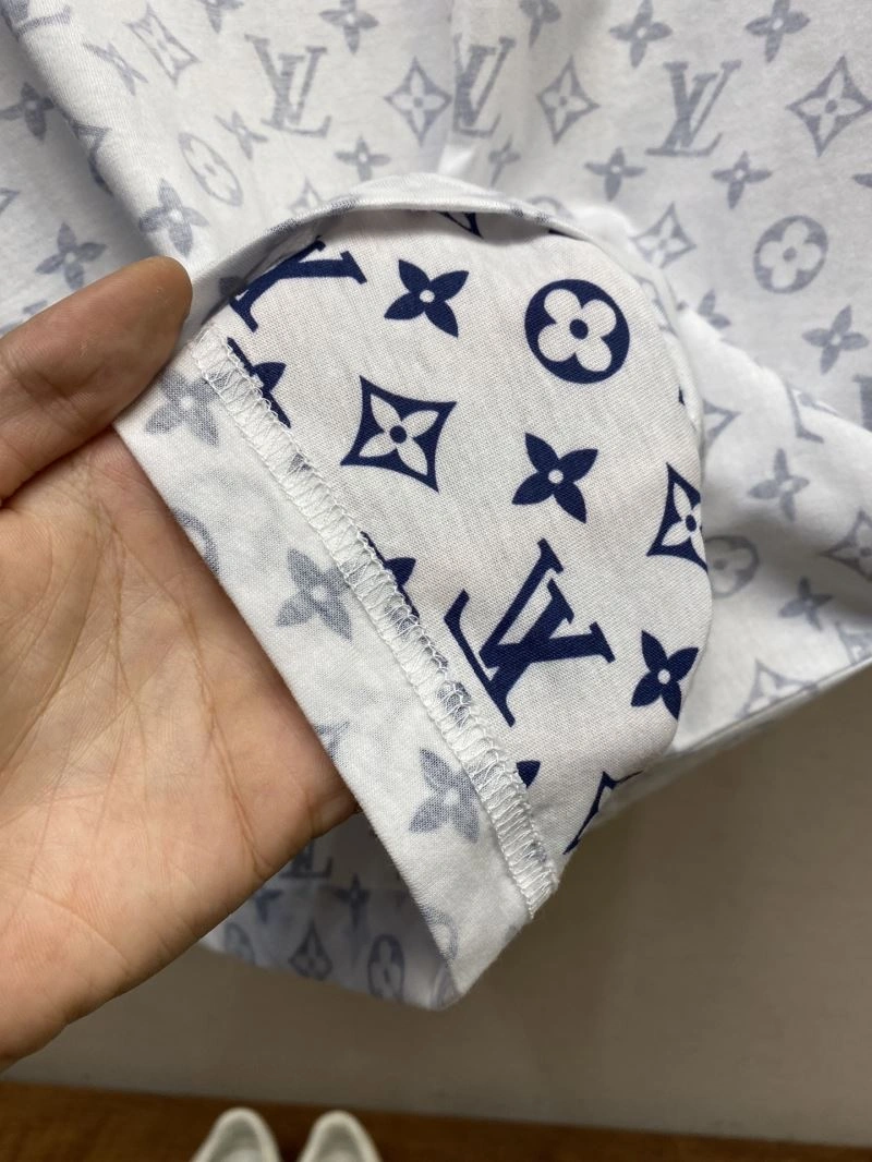 Louis Vuitton T-Shirts UrbanChic 134594