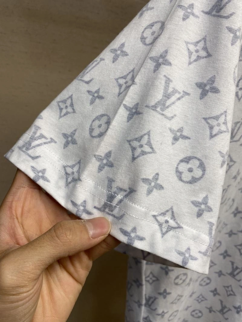 Louis Vuitton T-Shirts UrbanChic 134594