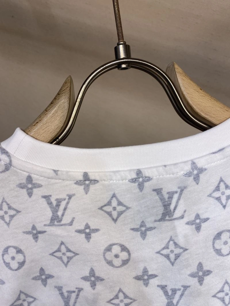 Louis Vuitton T-Shirts UrbanChic 134594