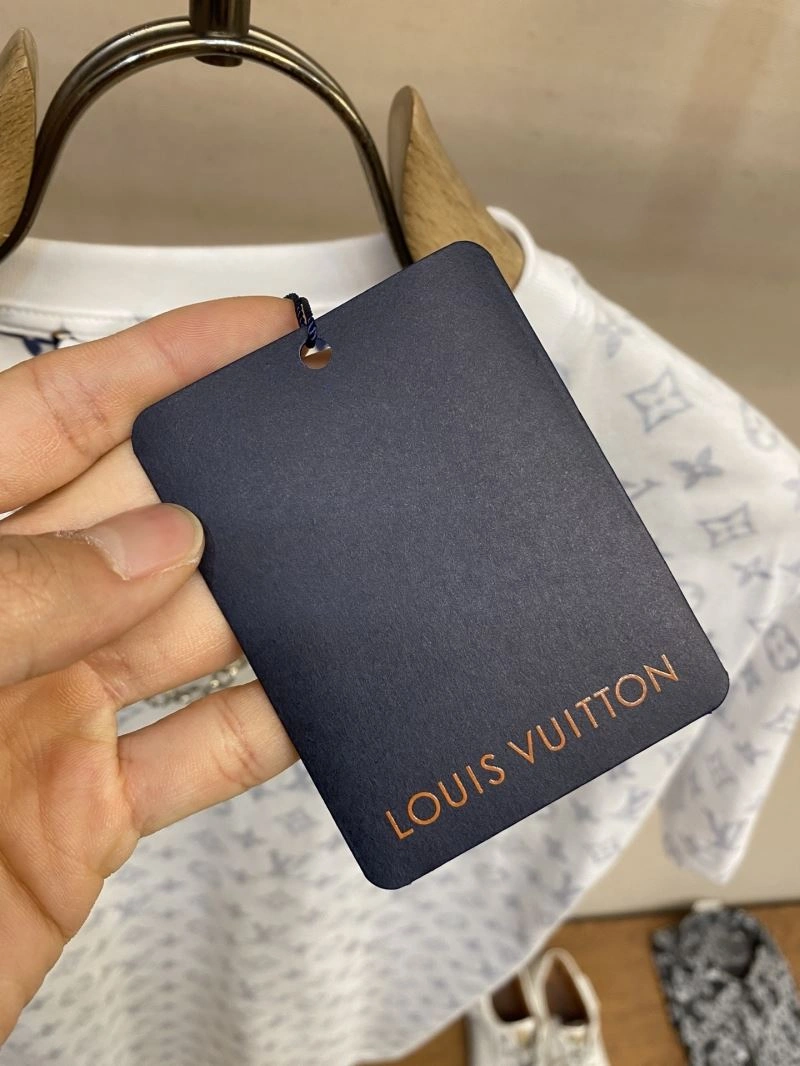 Louis Vuitton T-Shirts UrbanChic 134594