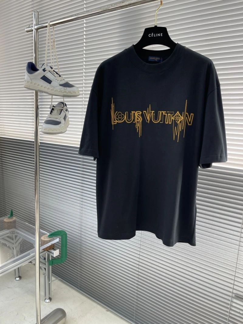 Sporty Louis Vuitton T-Shirts 134592