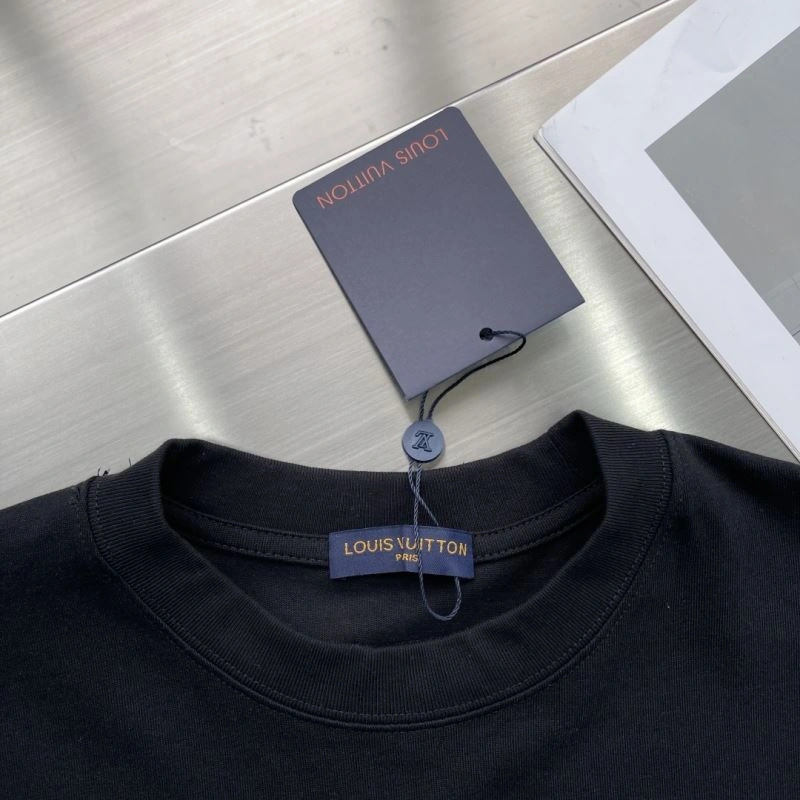 Sporty Louis Vuitton T-Shirts 134592