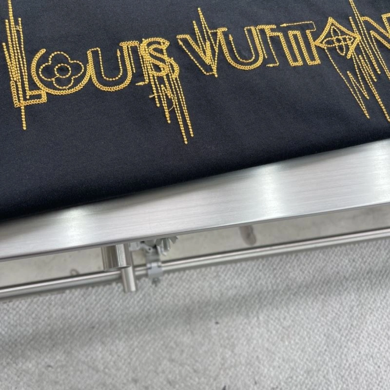 Sporty Louis Vuitton T-Shirts 134592