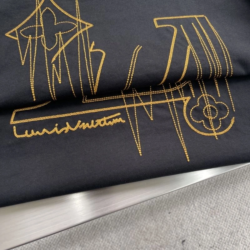 Sporty Louis Vuitton T-Shirts 134592