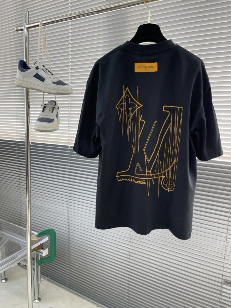Sporty Louis Vuitton T-Shirts 134592