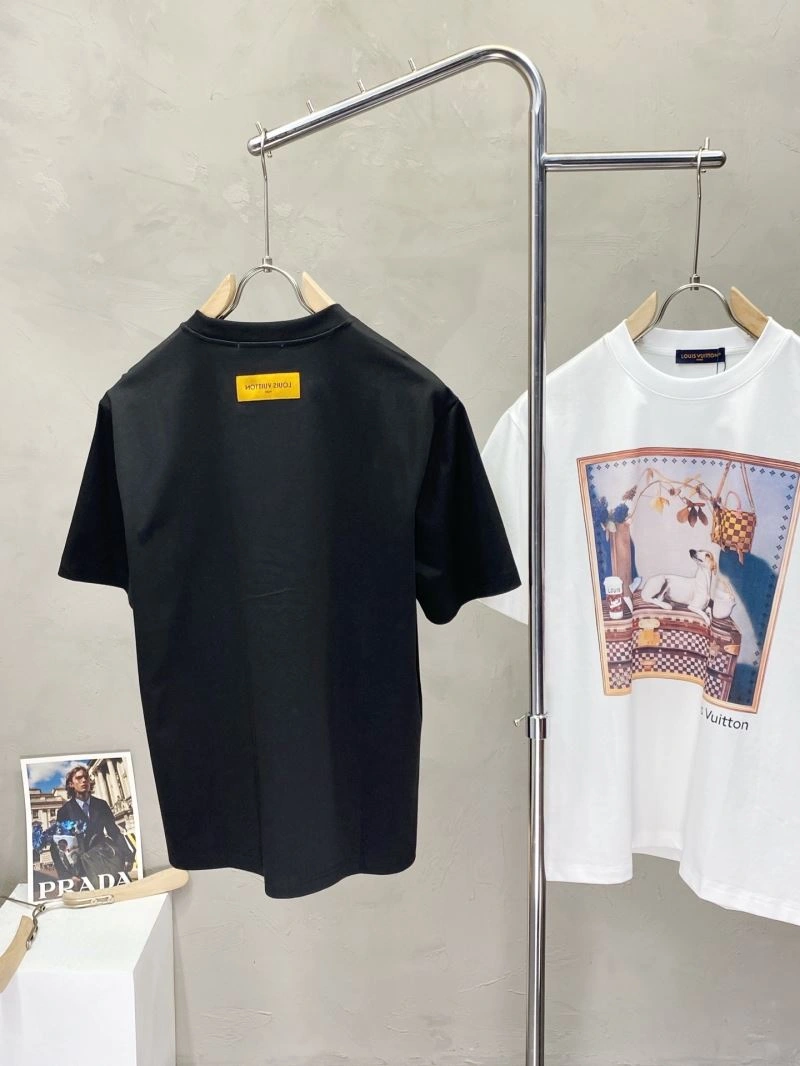 Unisex Louis Vuitton T-Shirts 134576